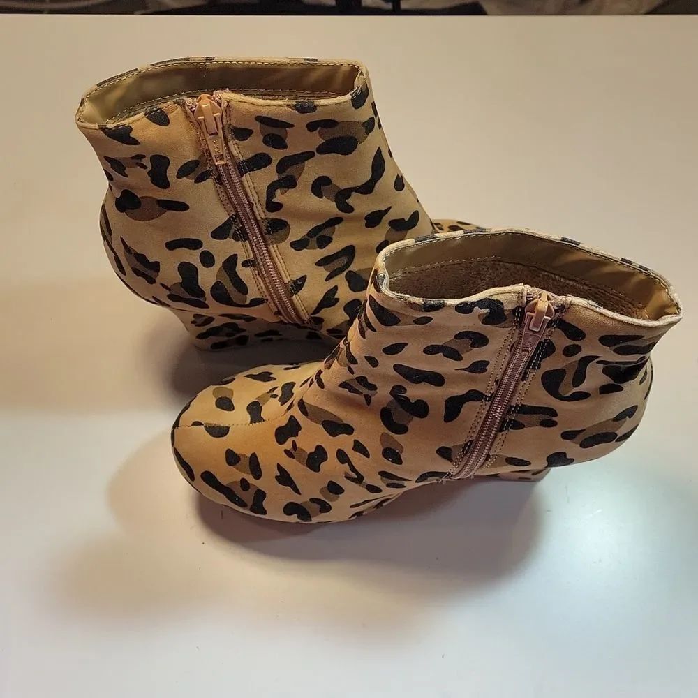 HERSTYLE ROUND TOE ZIP CLOSURE ANIMAL LEOPARD PRINT ANKLE BOOTIES - Picture 4 of 14